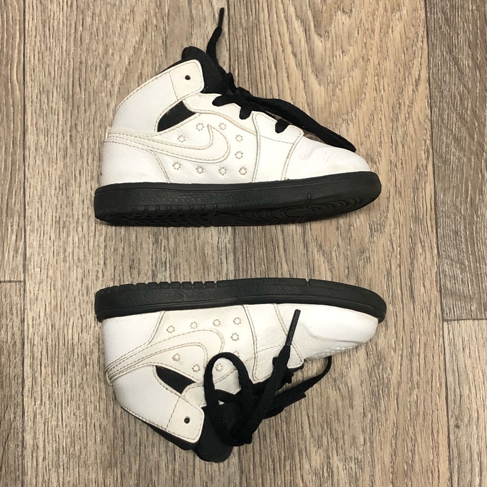 JORDANS Hi Tops Sneakers White AiR Jordan Sz 7 - Picture 2 of 8